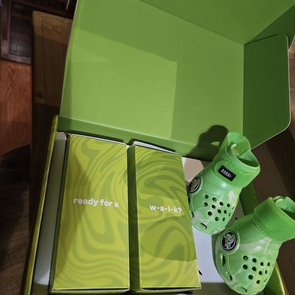 Crocs For Dogs Size Large, All 4 In Box - Picture 1 of 2